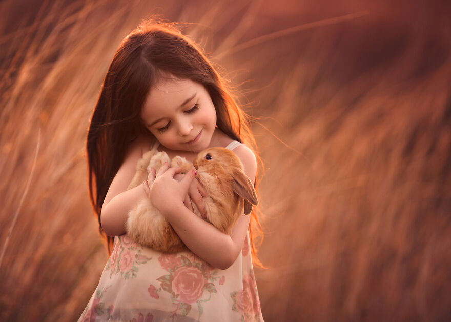 Magical Bond Between Children and Animals Captured by Lisa Holloway