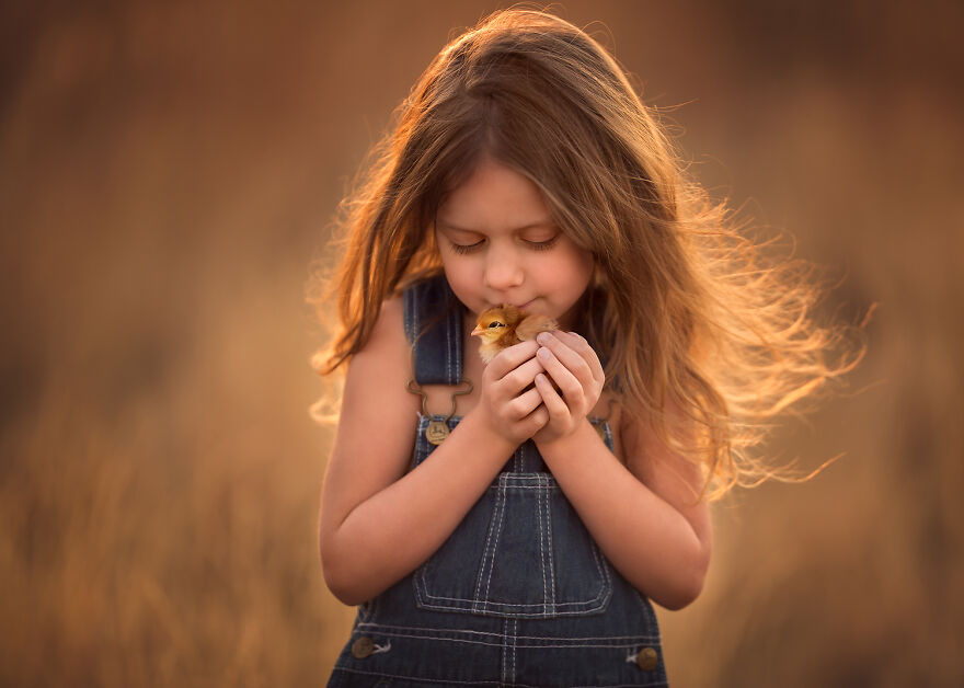 Magical Bond Between Children and Animals Captured by Lisa Holloway