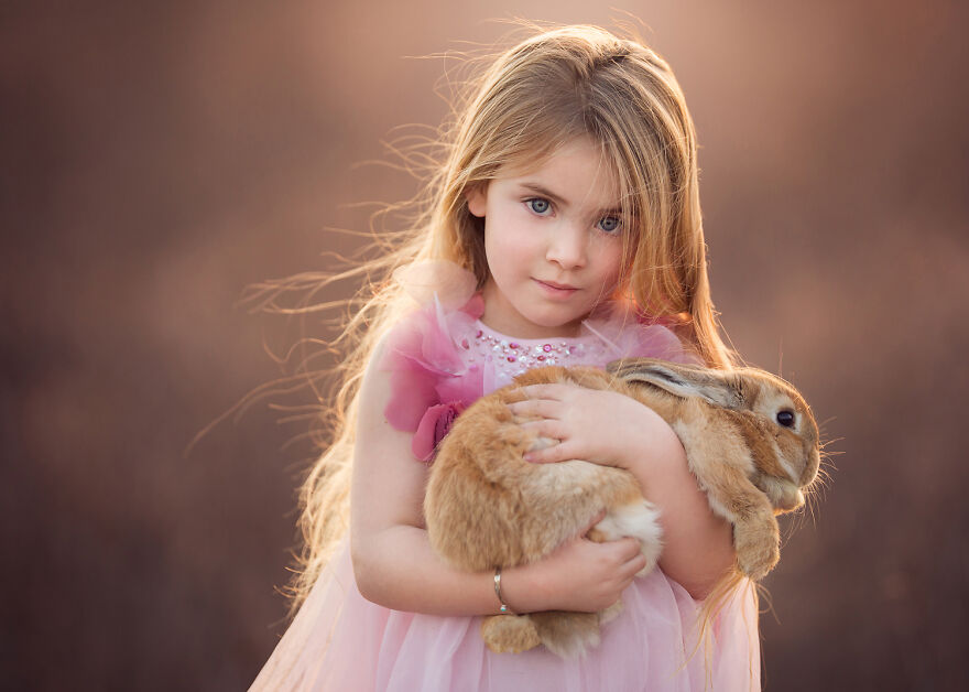 Magical Bond Between Children and Animals Captured by Lisa Holloway