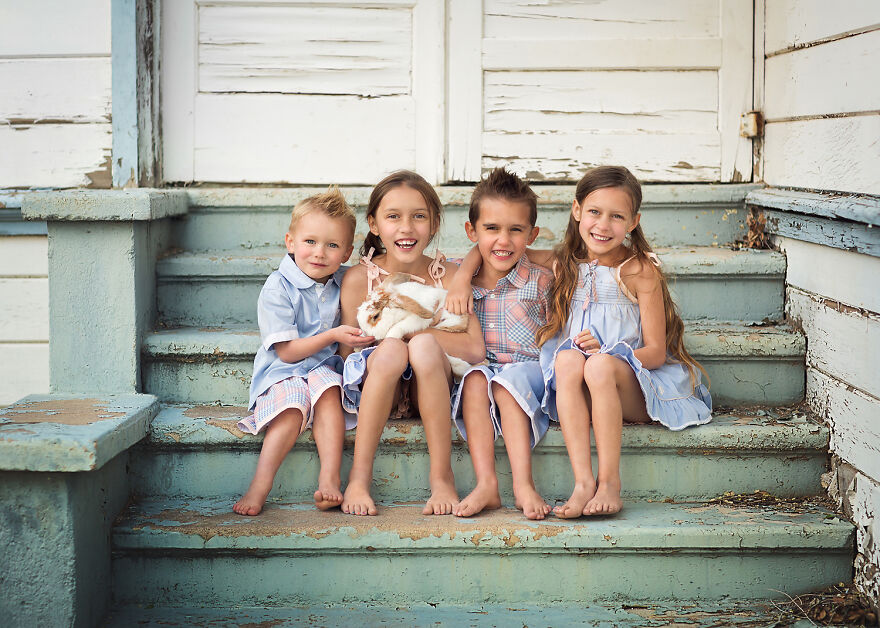 Lisa Holloway Kids Photography With Farm Animals