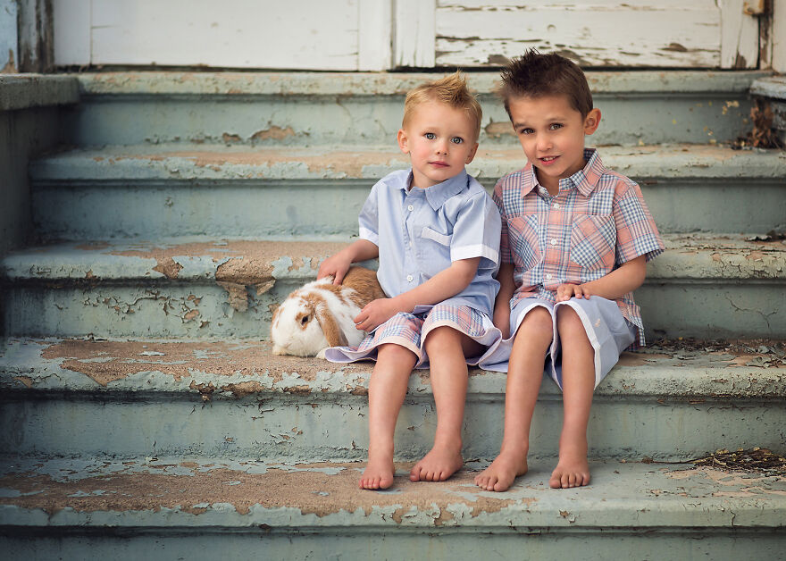 Lisa Holloway Kids Photography With Farm Animals