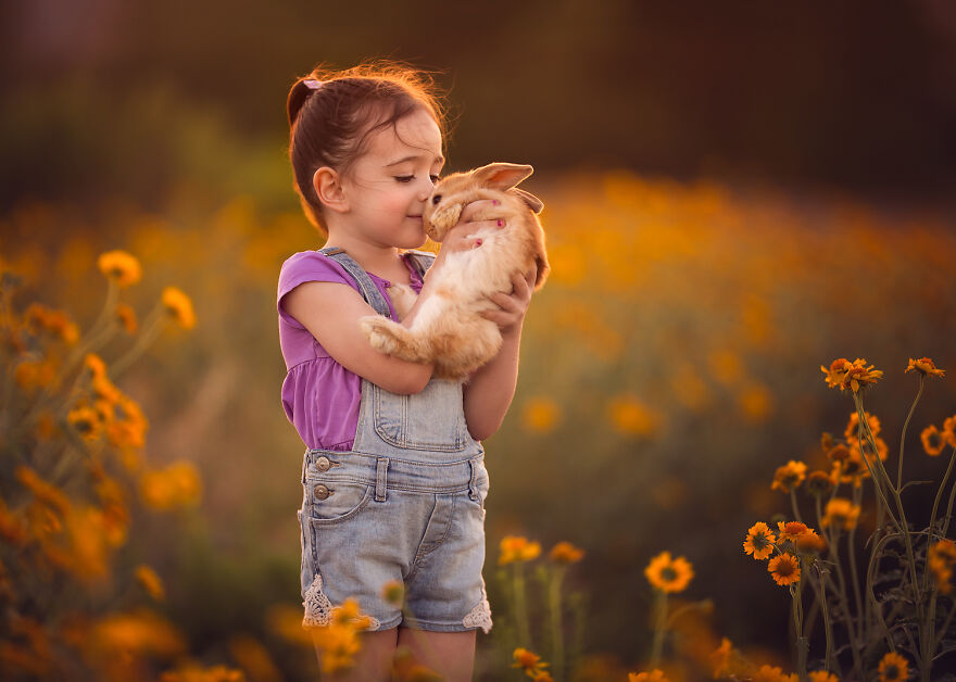 Magical Bond Between Children and Animals Captured by Lisa Holloway