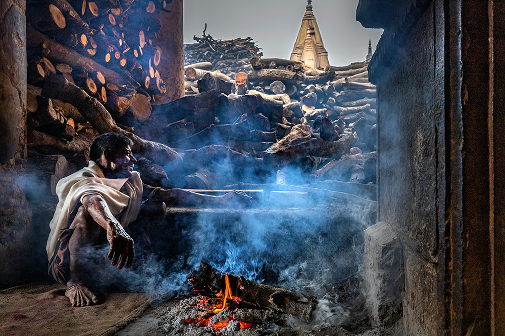 Manikarnika: The Historical Ghat Of Varanasi By Sudipta Das