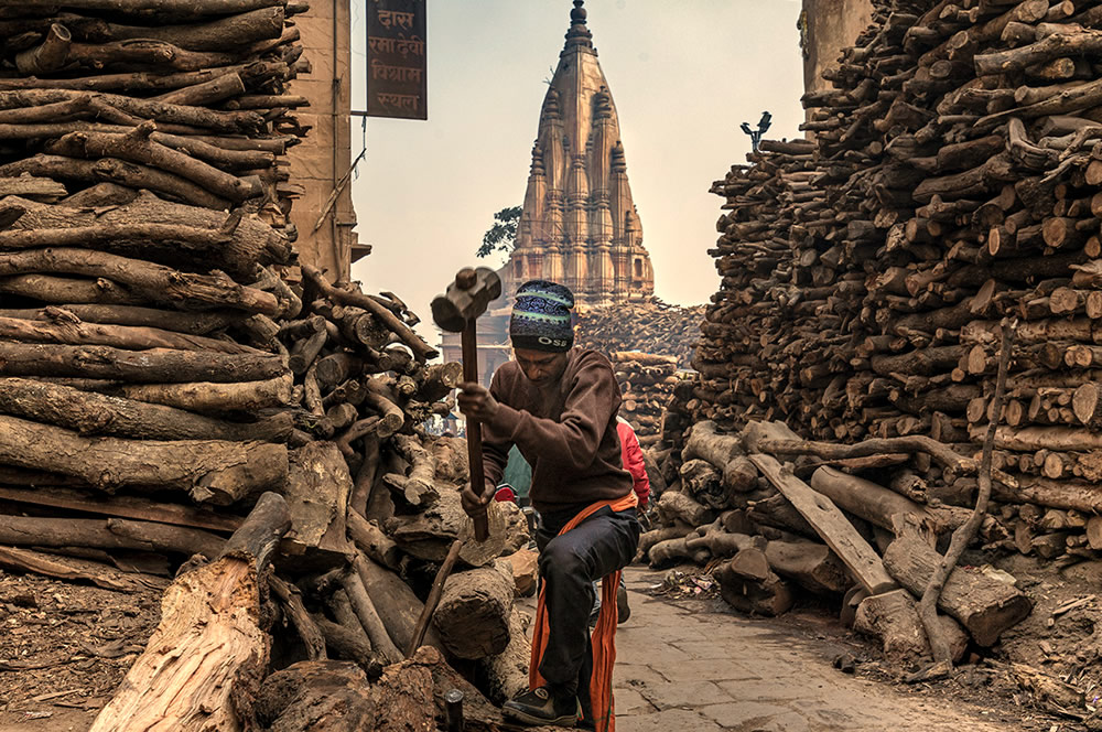 Manikarnika: The Historical Ghat Of Varanasi By Sudipta Das