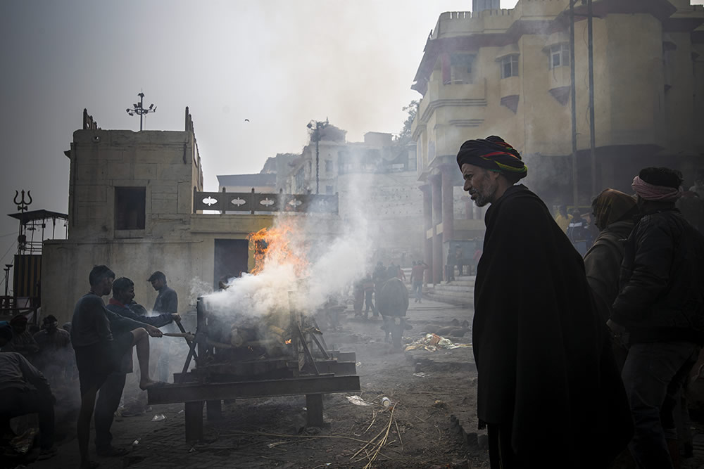 Manikarnika: The Historical Ghat Of Varanasi By Sudipta Das