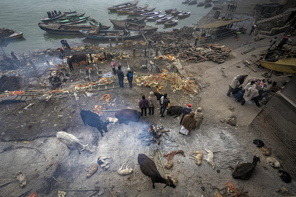 Manikarnika: The Historical Ghat Of Varanasi By Sudipta Das