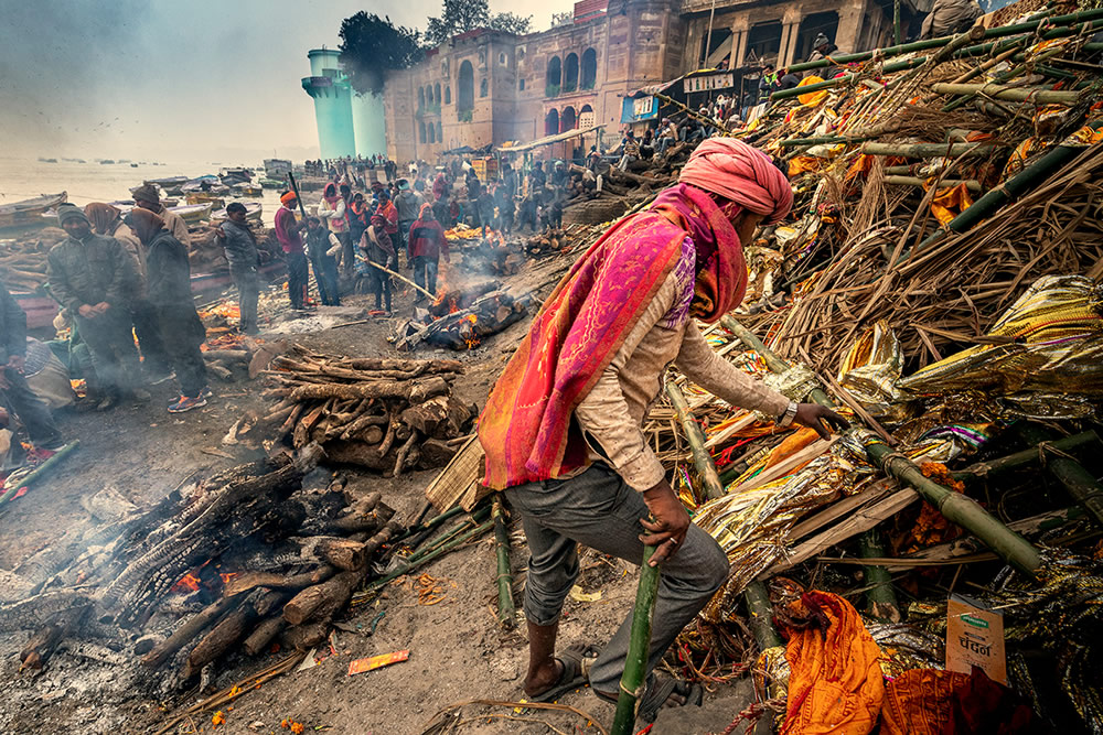 Manikarnika: The Historical Ghat Of Varanasi By Sudipta Das