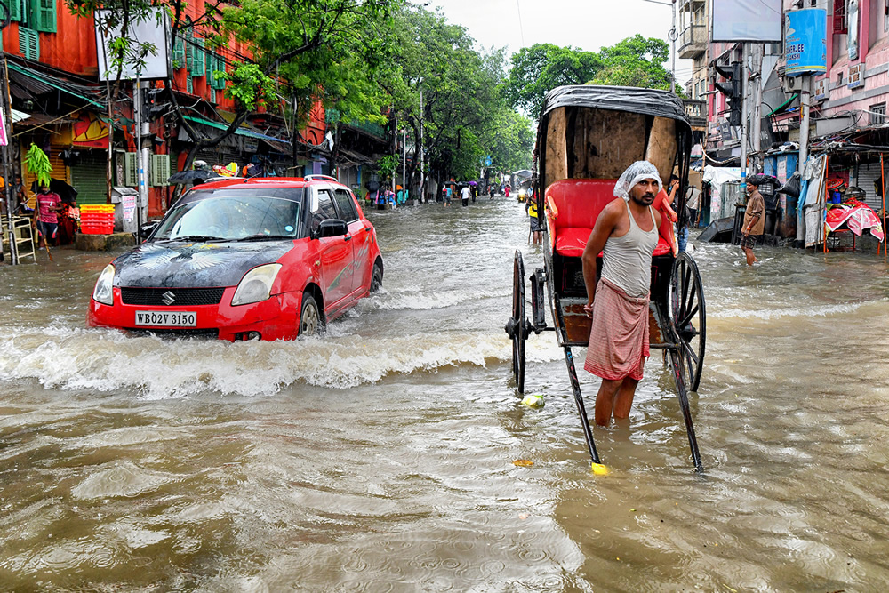 A City Road On A Rainy Day: A Photo Series By Shaibal Nandi