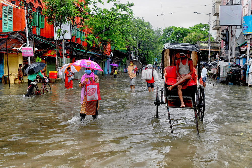 A City Road On A Rainy Day: A Photo Series By Shaibal Nandi