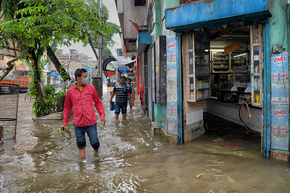 A City Road On A Rainy Day: A Photo Series By Shaibal Nandi