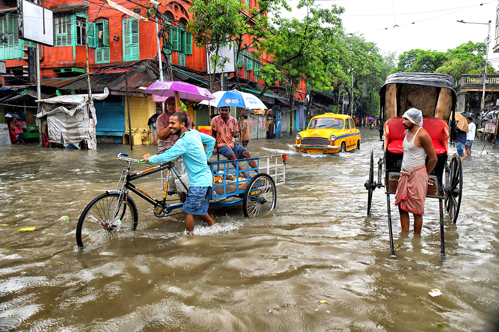 A City Road On A Rainy Day: A Photo Series By Shaibal Nandi