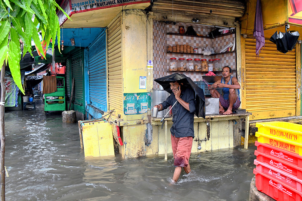 A City Road On A Rainy Day: A Photo Series By Shaibal Nandi