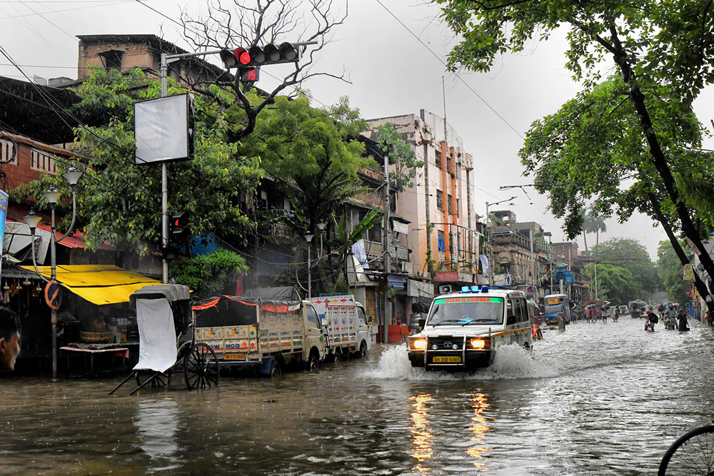 A City Road On A Rainy Day: A Photo Series By Shaibal Nandi