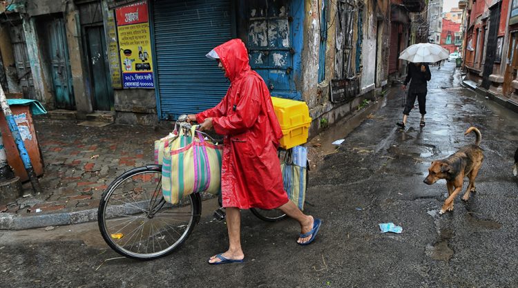 A City Road On A Rainy Day: A Photo Series By Shaibal Nandi