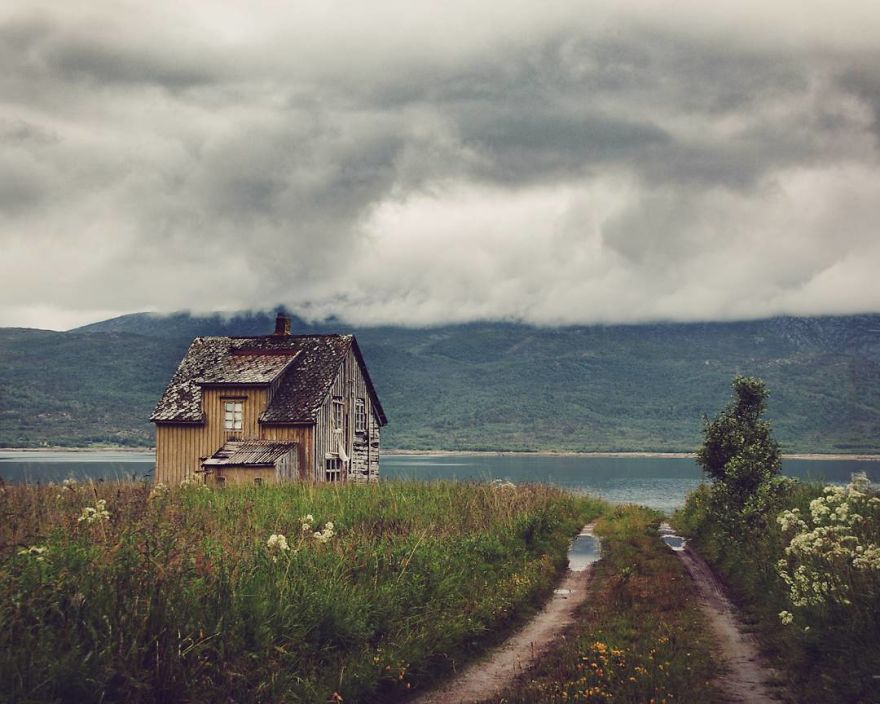 Photographer Britt Marie Amazingly Captured The Abandoned Houses In Scandinavia 