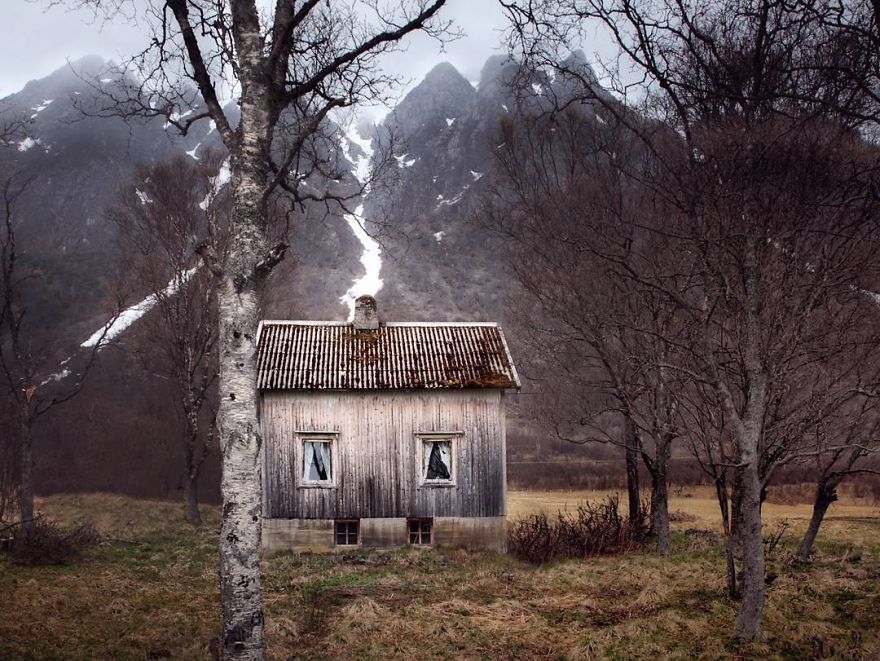 Photographer Britt Marie Amazingly Captured The Abandoned Houses In Scandinavia 