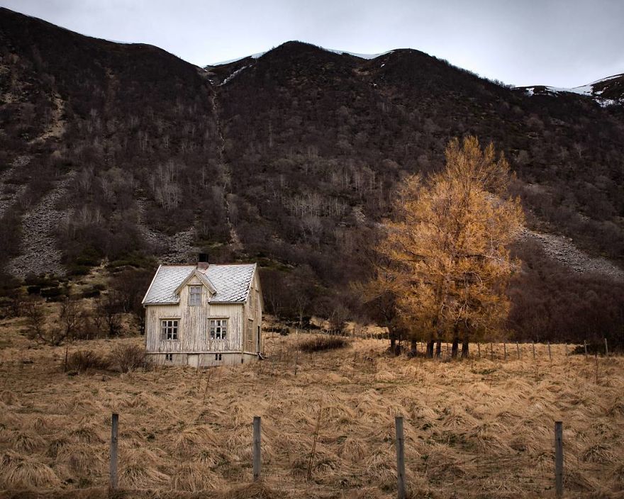 Photographer Britt Marie Amazingly Captured The Abandoned Houses In Scandinavia 