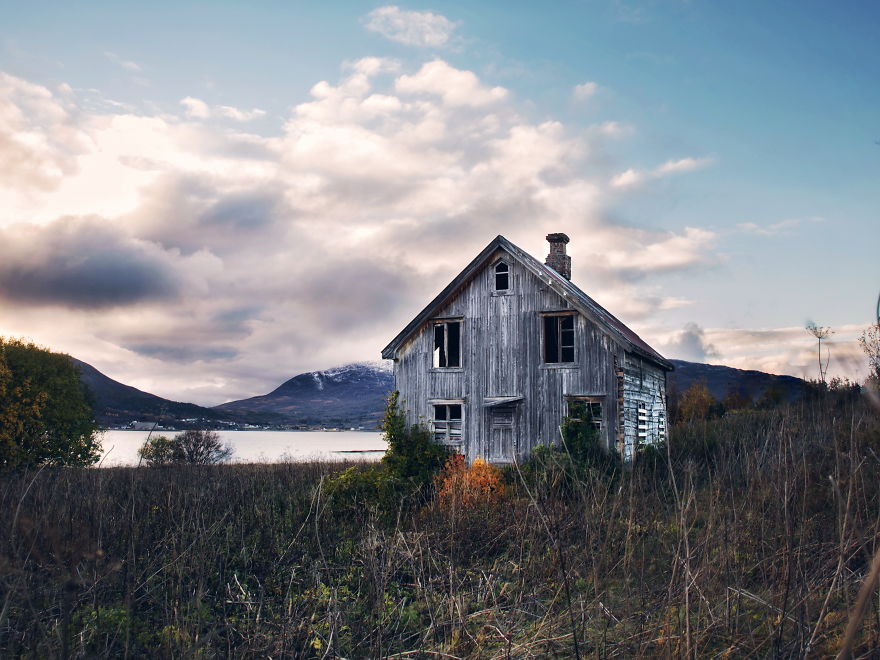 Photographer Britt Marie Amazingly Captured The Abandoned Houses In Scandinavia 