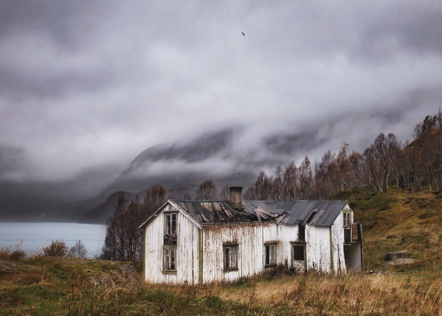 Photographer Britt Marie Amazingly Captured The Abandoned Houses In Scandinavia 