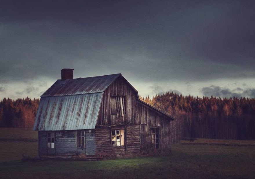 Photographer Britt Marie Amazingly Captured The Abandoned Houses In Scandinavia 