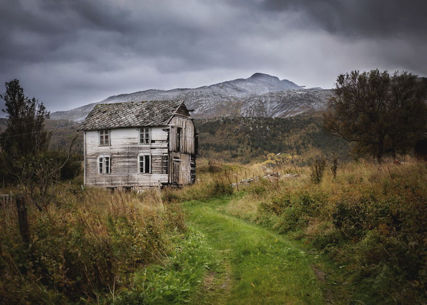 Photographer Britt Marie Amazingly Captured The Abandoned Houses In Scandinavia 