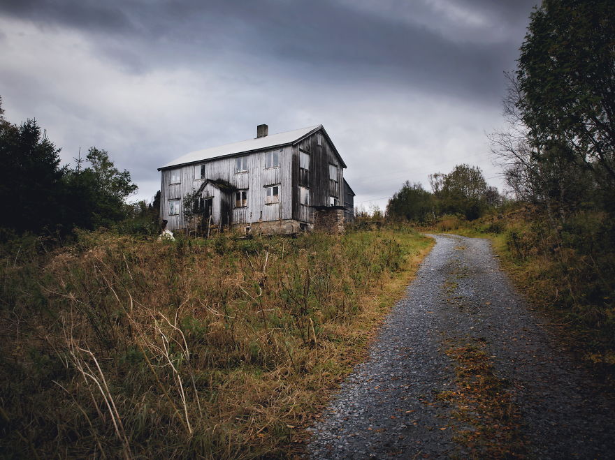 Photographer Britt Marie Amazingly Captured The Abandoned Houses In Scandinavia 