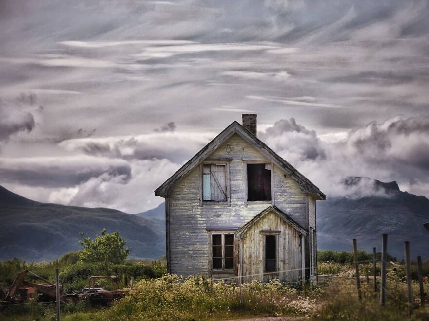 Photographer Britt Marie Amazingly Captured The Abandoned Houses In Scandinavia 