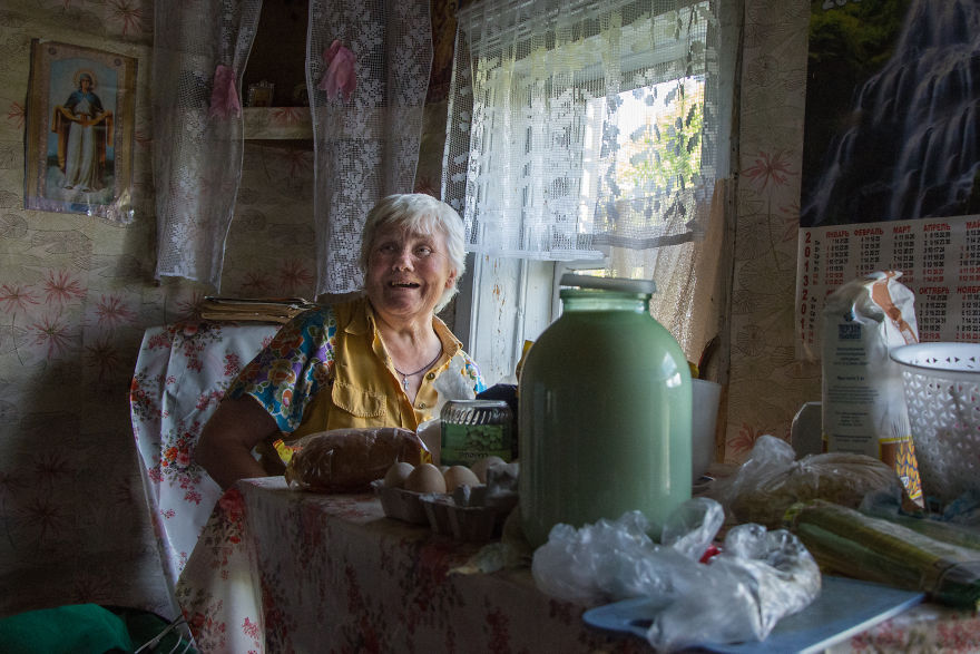 Photographer Olga Kouznetsova Captured 73-Year-Old Woman Living Alone On The Edge Of Civilization