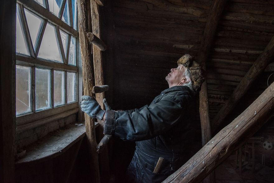 Photographer Olga Kouznetsova Captured 73-Year-Old Woman Living Alone On The Edge Of Civilization