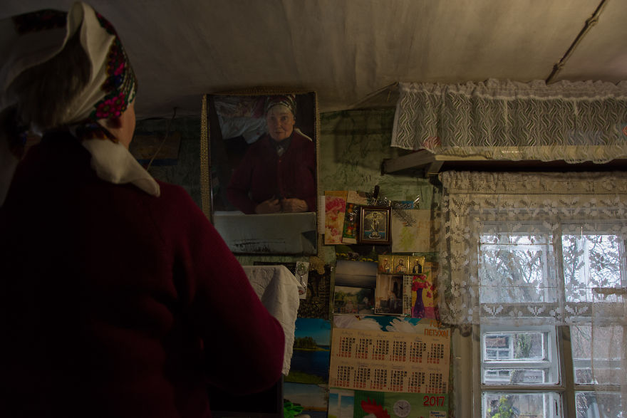 Photographer Olga Kouznetsova Captured 73-Year-Old Woman Living Alone On The Edge Of Civilization