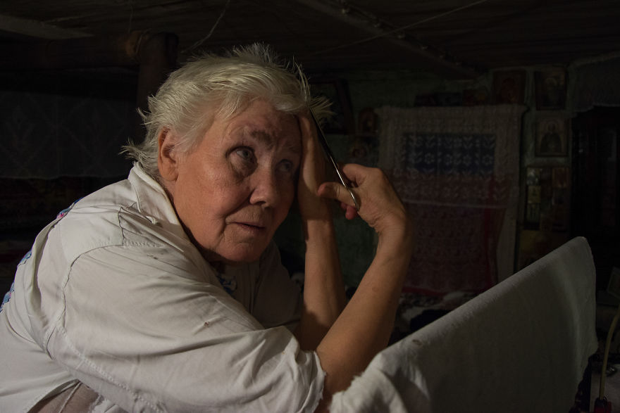 Photographer Olga Kouznetsova Captured 73-Year-Old Woman Living Alone On The Edge Of Civilization