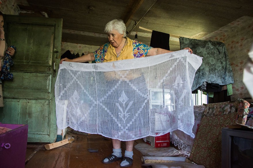 Photographer Olga Kouznetsova Captured 73-Year-Old Woman Living Alone On The Edge Of Civilization