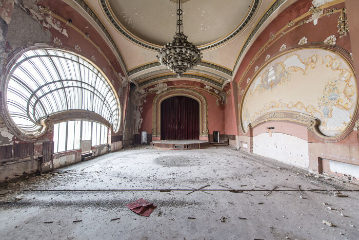 What If We Disappeared: The World Without Us, Photo Project About Abandoned Locations By Romain Veillon