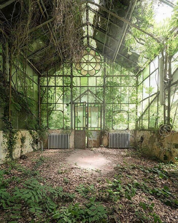 30 Abandoned Places Shared In This Facebook Group Will Take Your Breath Away