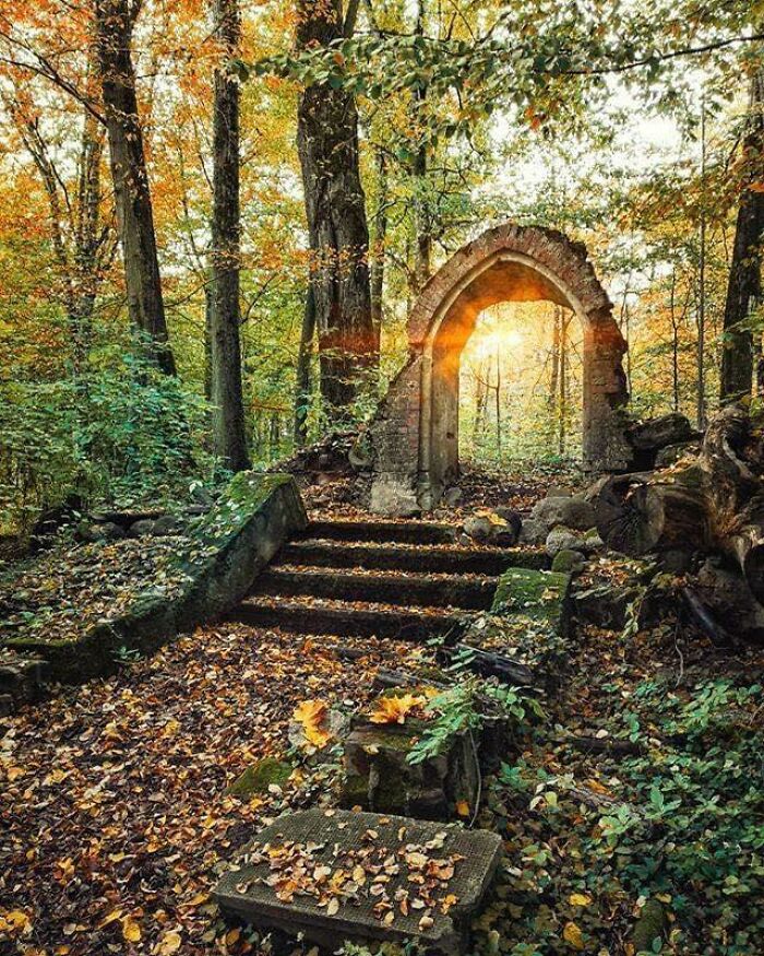 30 Abandoned Places Shared In This Facebook Group Will Take Your Breath Away