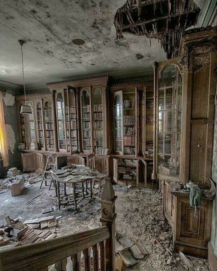 30 Abandoned Places Shared In This Facebook Group Will Take Your Breath Away