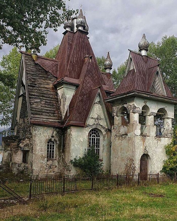 30 Abandoned Places Shared In This Facebook Group Will Take Your Breath Away