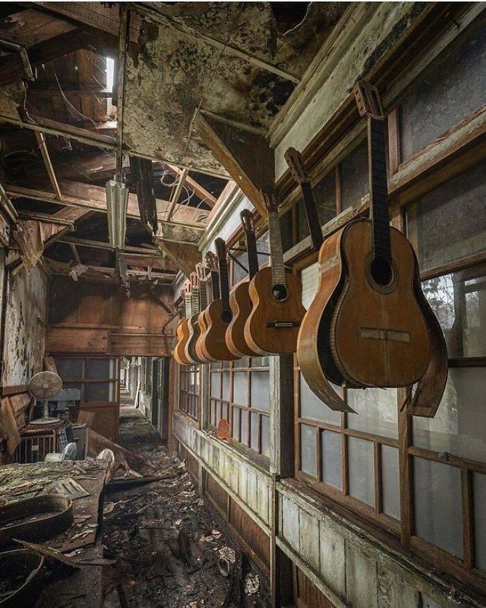 30 Abandoned Places Shared In This Facebook Group Will Take Your Breath Away