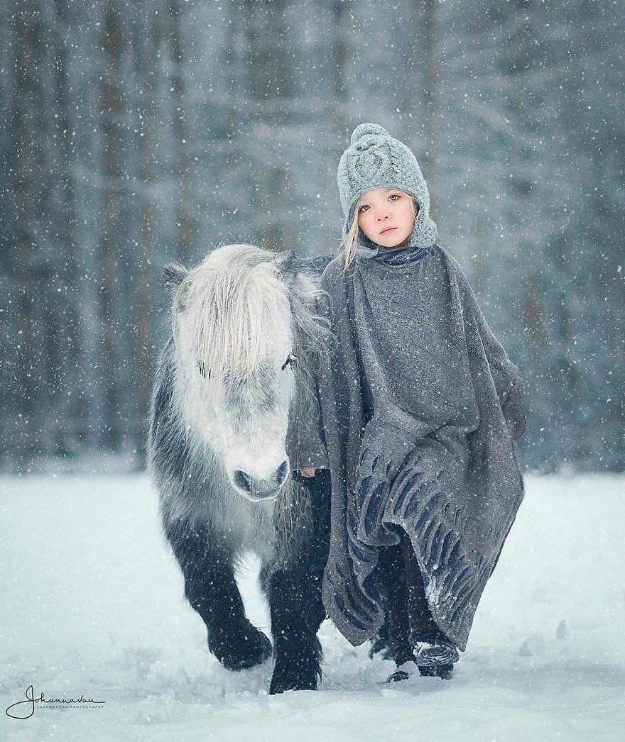 25 Beautiful Fairy Tale-Like Photos Of Kids And Animals