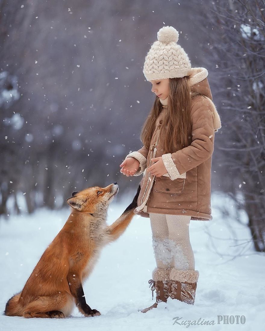 25 Beautiful Fairy Tale-Like Photos Of Kids And Animals