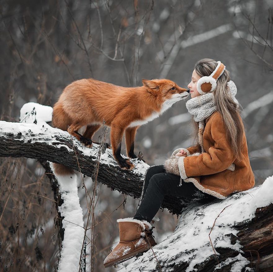 25 Beautiful Fairy Tale-Like Photos Of Kids And Animals