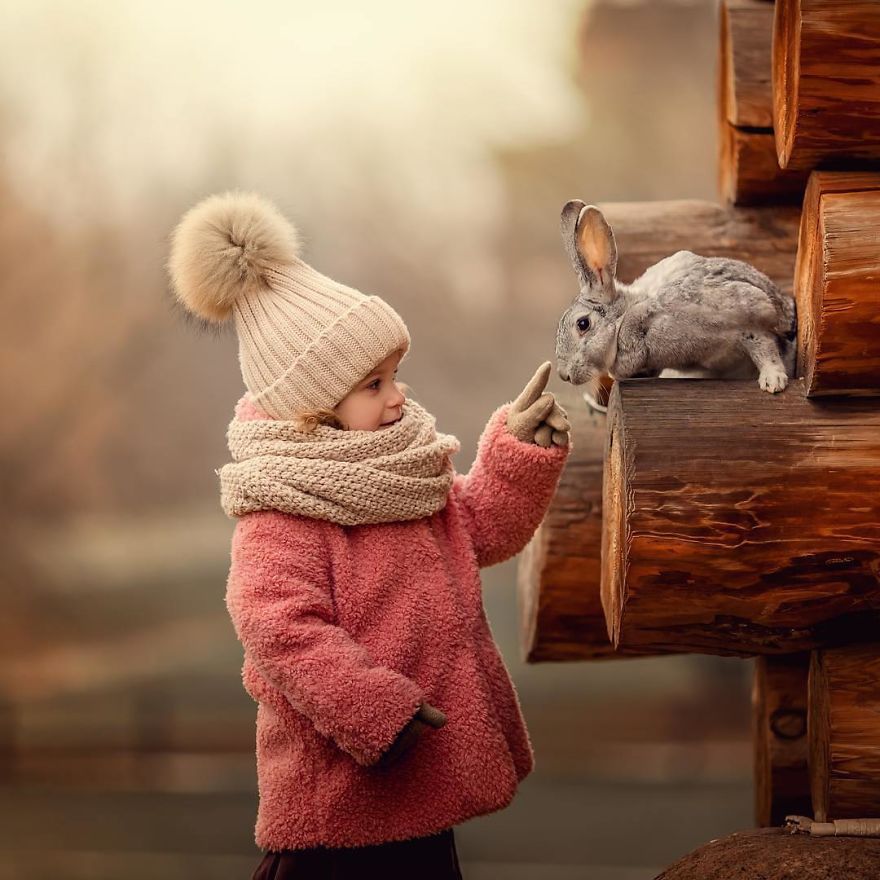 25 Beautiful Fairy Tale-Like Photos Of Kids And Animals