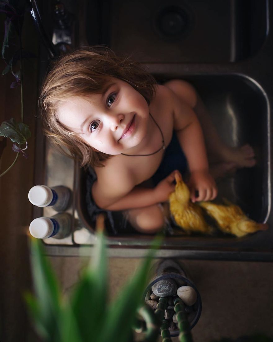 25 Beautiful Fairy Tale-Like Photos Of Kids And Animals