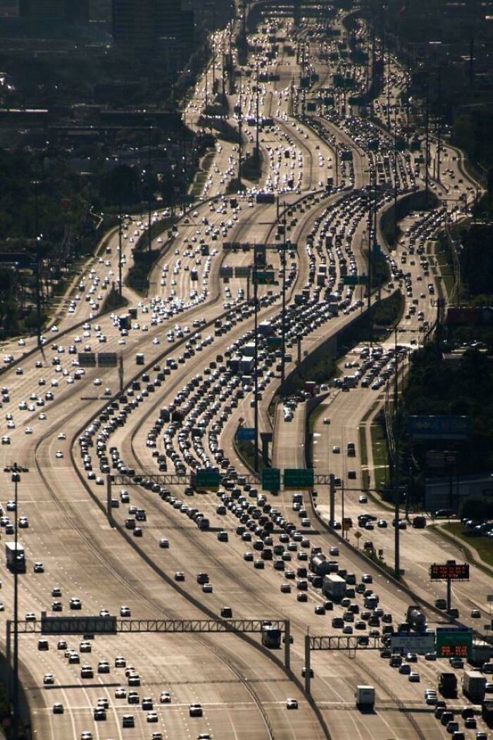 40 Photos That Look Like A Dystopian Movie But Are Sadly Real, People Posted On Urban Hell Group