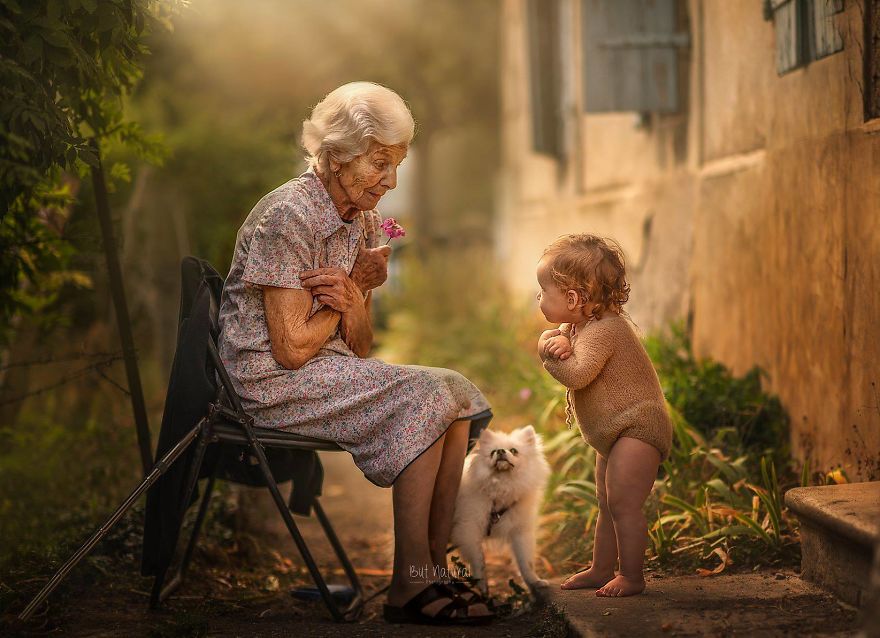 Photographer Sujata Setia Emotionally Captures Grandparents With Their Grandkids