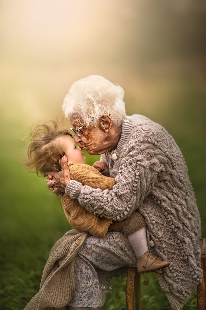 Photographer Sujata Setia Emotionally Captures Grandparents With Their Grandkids