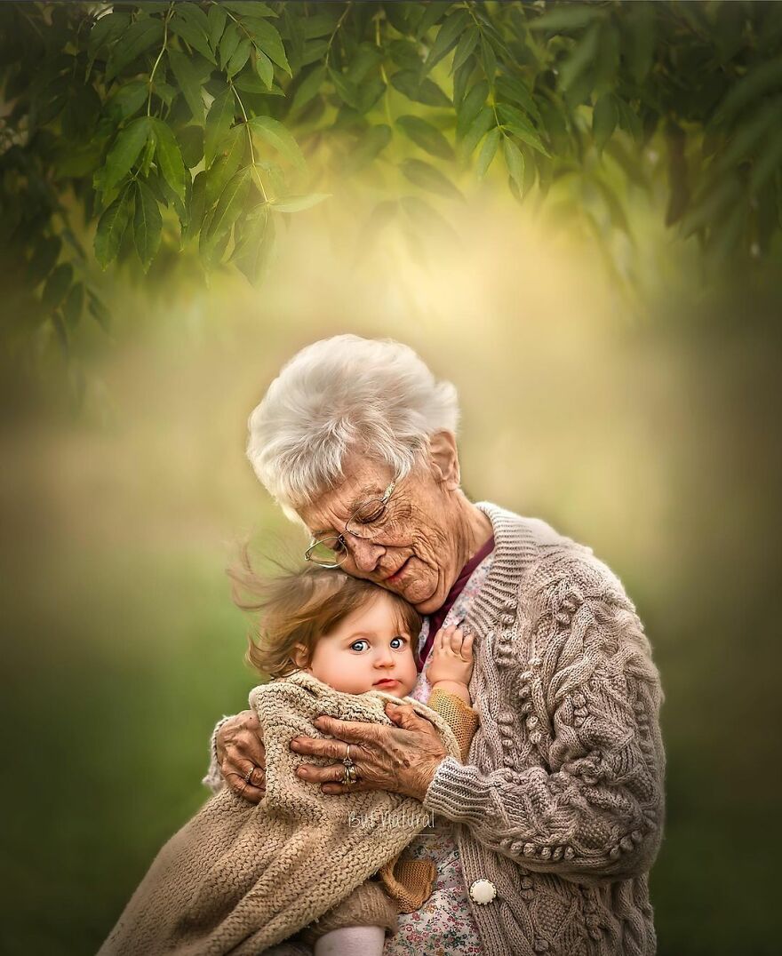 Photographer Sujata Setia Emotionally Captures Grandparents With Their Grandkids