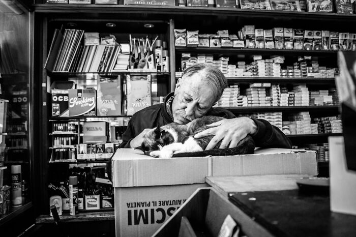 Photographs Of People With Their Cats In Venice, Italy By Marianna Zampieri