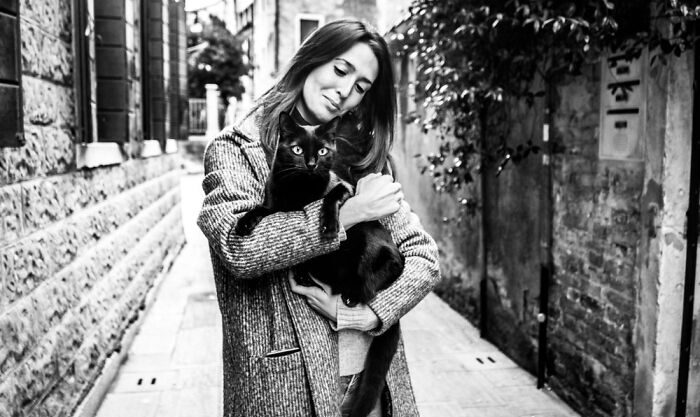 20 Photographs Of People With Their Cats In Venice, Italy By Marianna Zampier