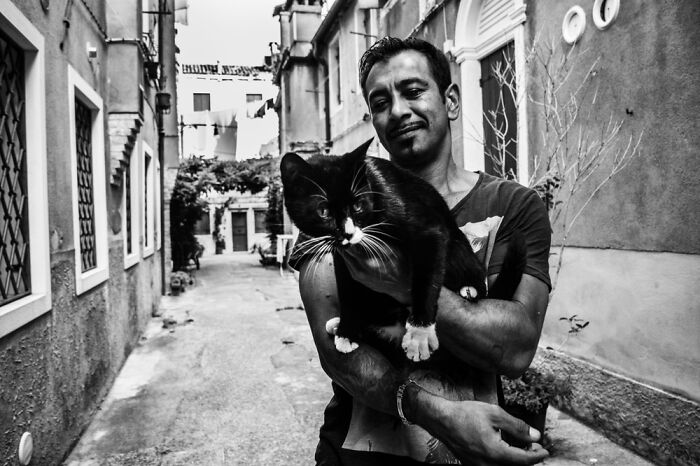 Photographs Of People With Their Cats In Venice, Italy By Marianna Zampieri